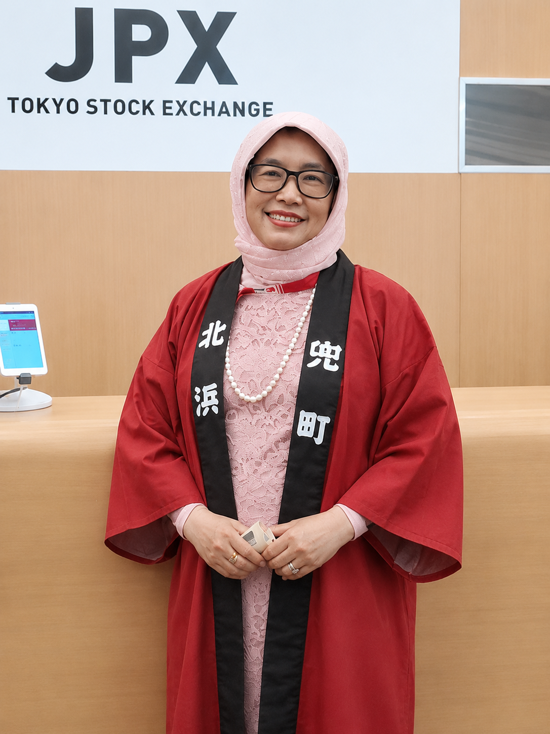 Prof Mahrinasari MS